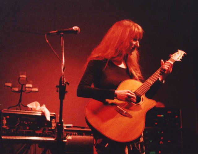 Happy Rhodes at Tin Angel - Philadelphia, PA - May 10, 1996 (Photo by Kerry White)