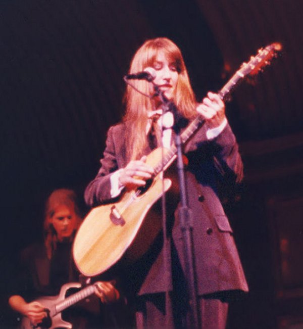 Happy Rhodes at Troy Music Hall - Troy, NY - October 25, 1996 (Photo by Kerry White)
