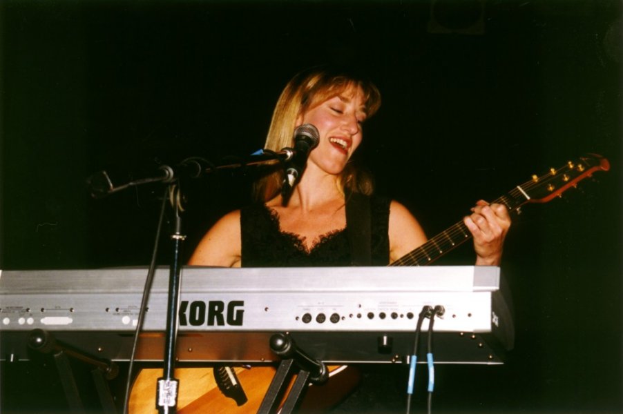 Happy Rhodes at Martyrs - Chicago, IL - November 12, 2003 (a Project Lo show)