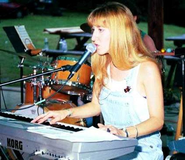 Happy Rhodes at Ectofest 1999 - Danbury, CT - September 4, 1999 (Photo by Michael Curry)